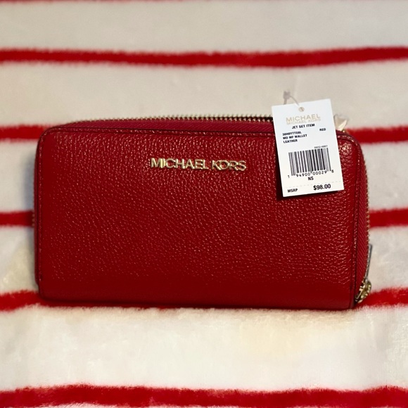 Michael Kors Handbags - Brand new Michael Kors pebble leather wallet ❤️😘